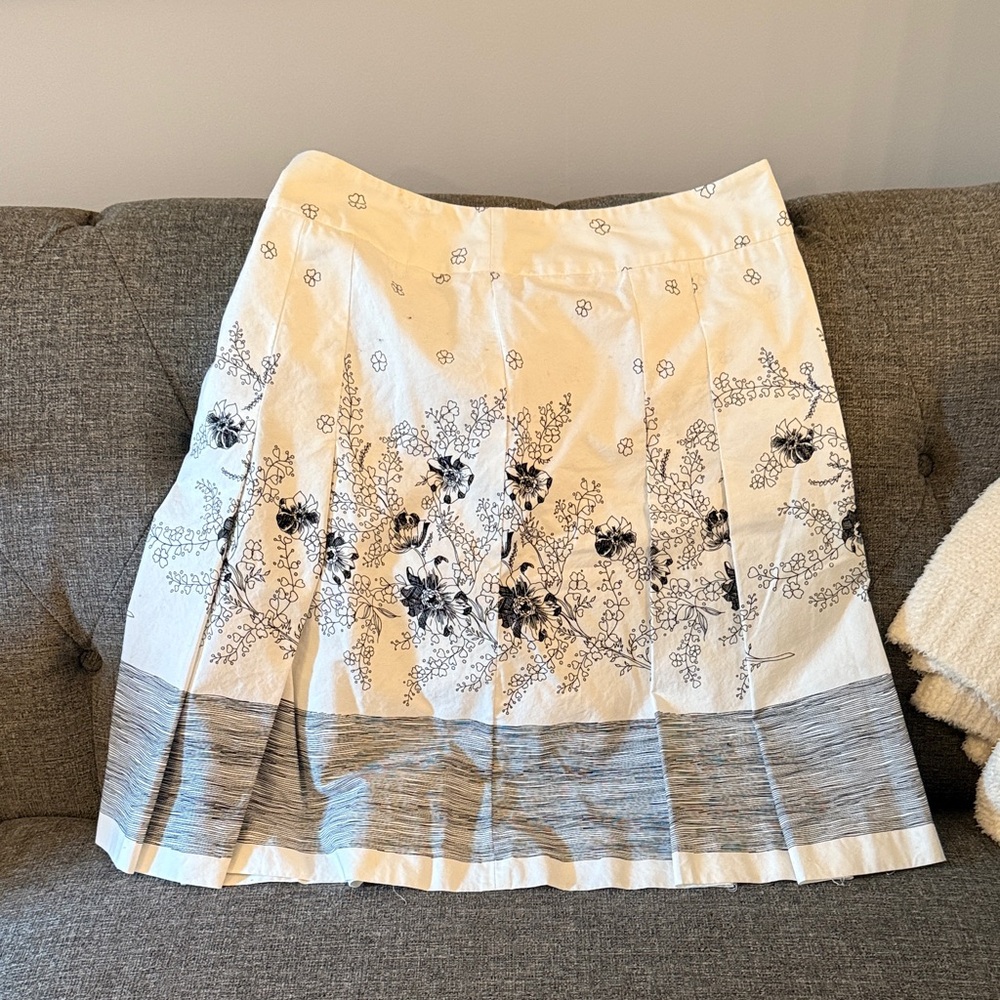 LOFT Black and White Floral A-Line Skirt